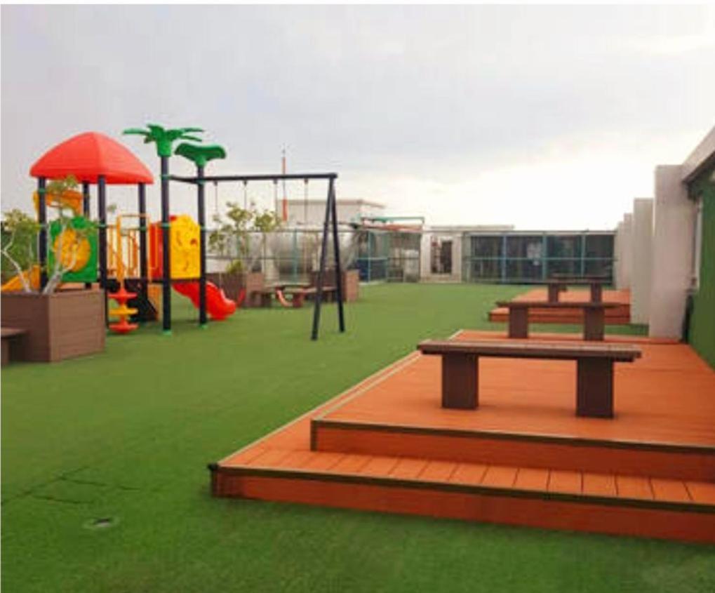 The Lancris Residences, 2 Bedrooms, 1 Bathroom, Living-Room, Kitchen & Pool Is Free Paranaque City Exteriör bild