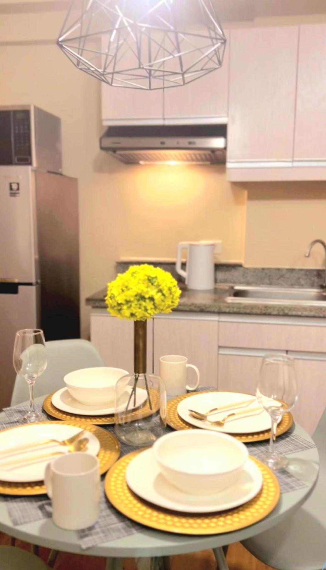 The Lancris Residences, 2 Bedrooms, 1 Bathroom, Living-Room, Kitchen & Pool Is Free Paranaque City Exteriör bild